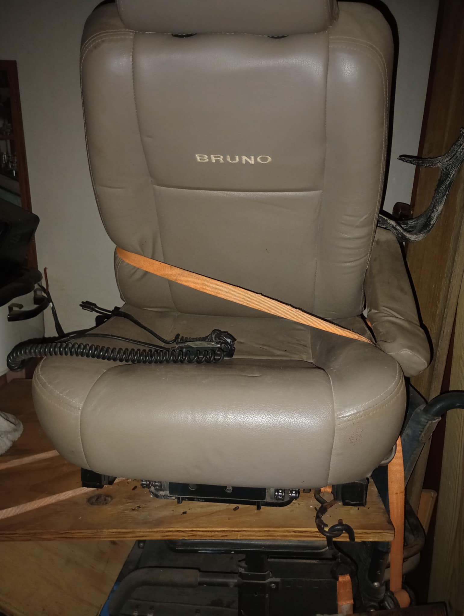 Bruno Valet chair