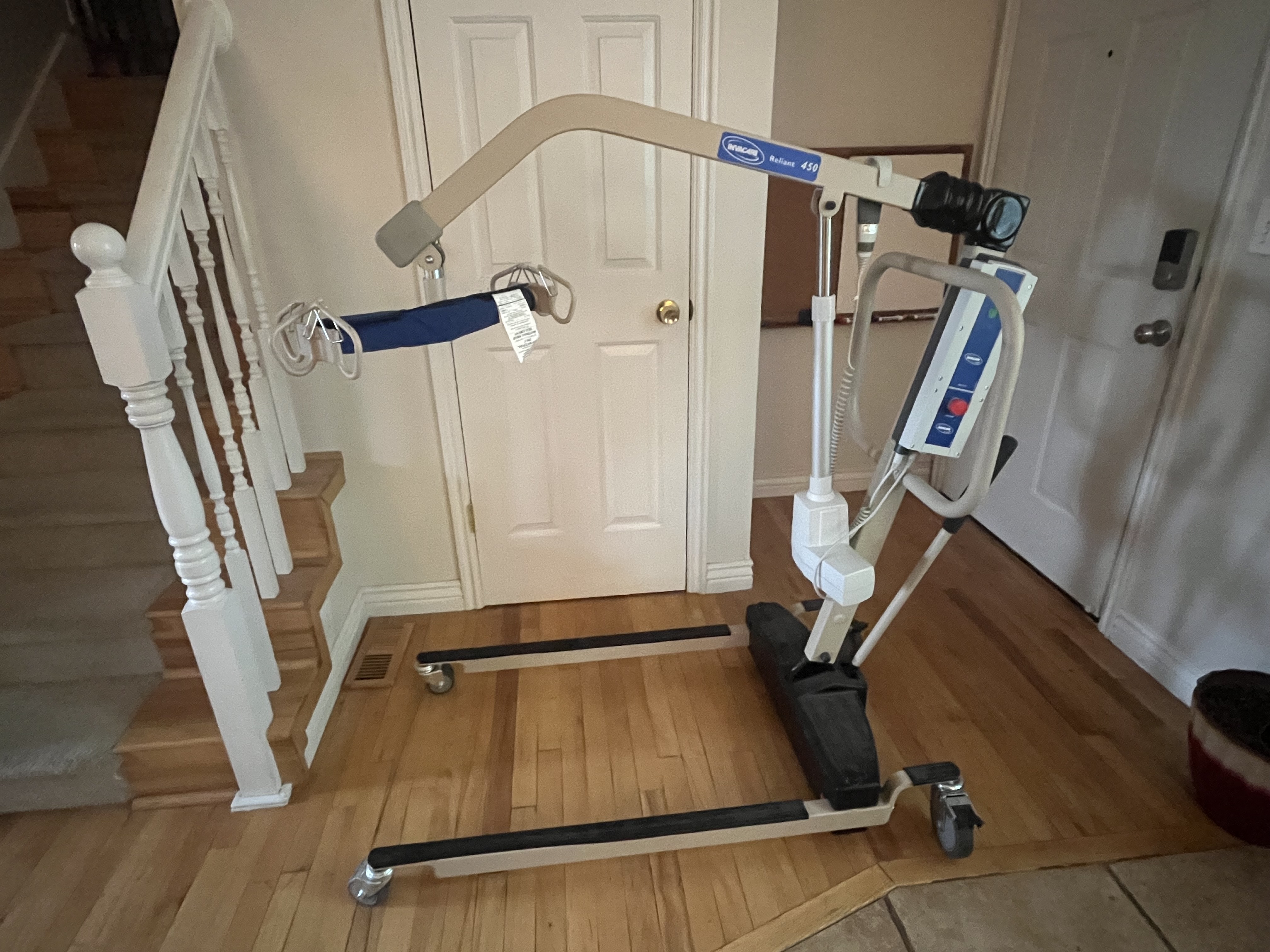 Invacare Reliant 450 Electric Patient Chair