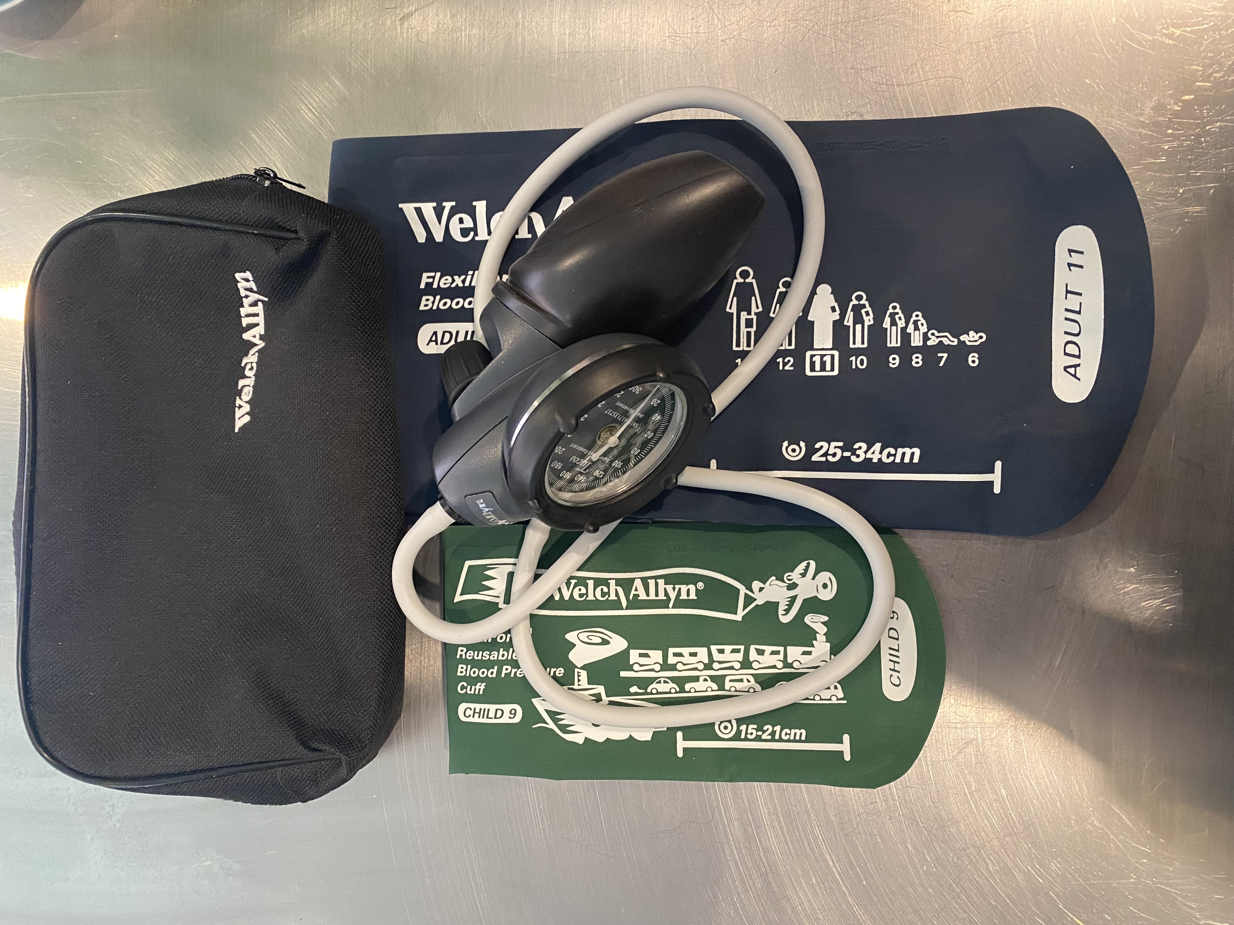 Welch Allyn Tycos DS58 Classic Hand Aneroid Sphygmomanometer with DualShock