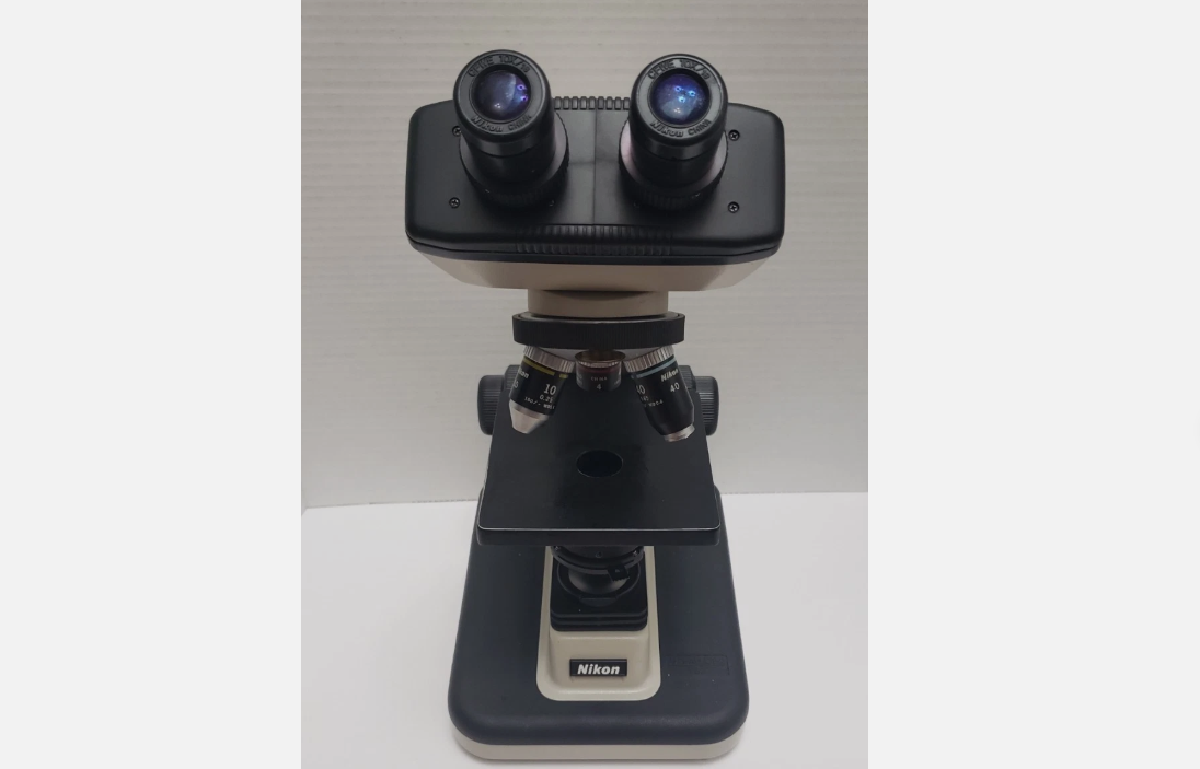 Nikon Alphaphot YS2-H Binocular Microscope with 3 Objectives and Eyepieces