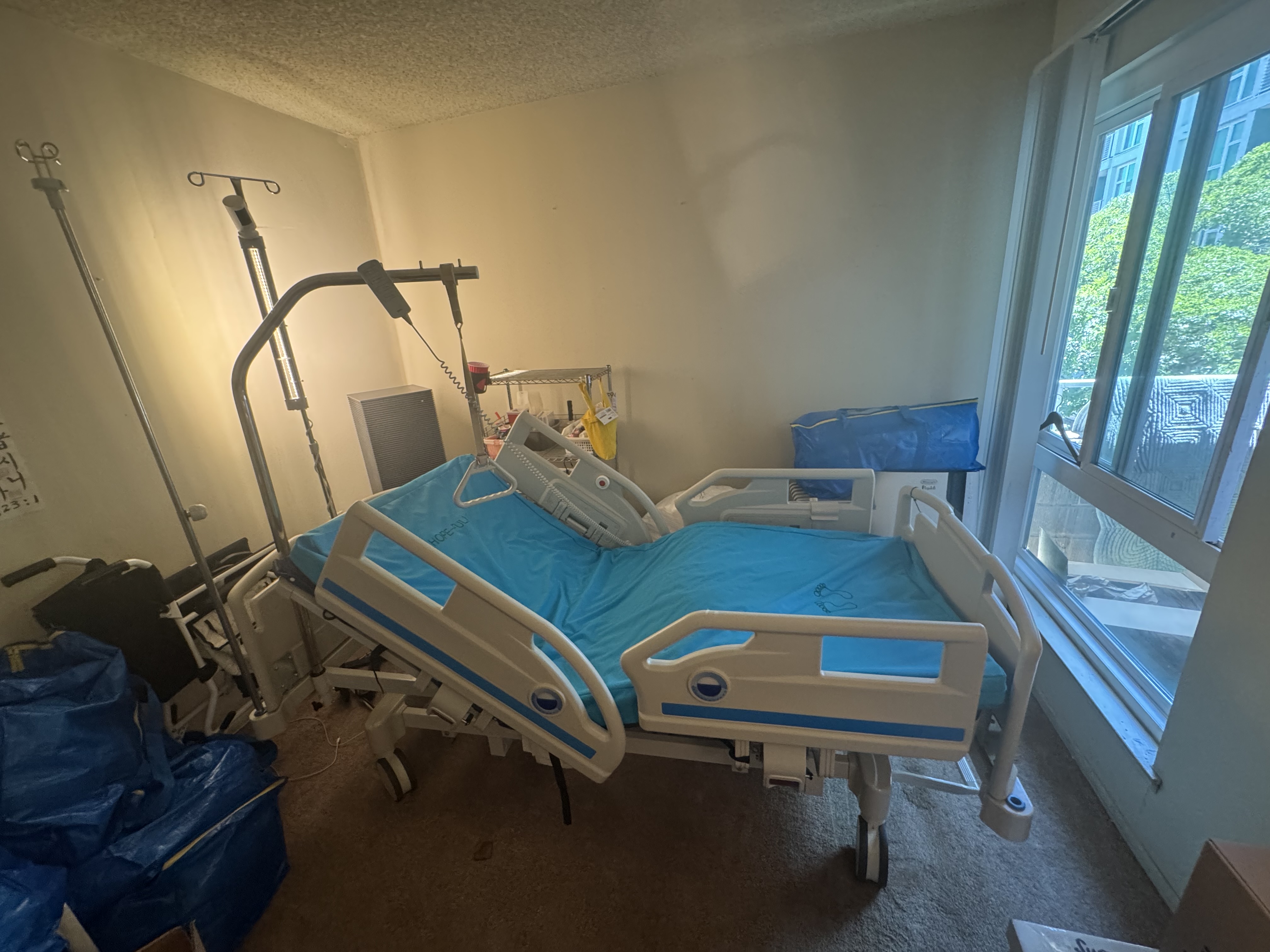 Air mattress with 3 way fold electric hospital bed