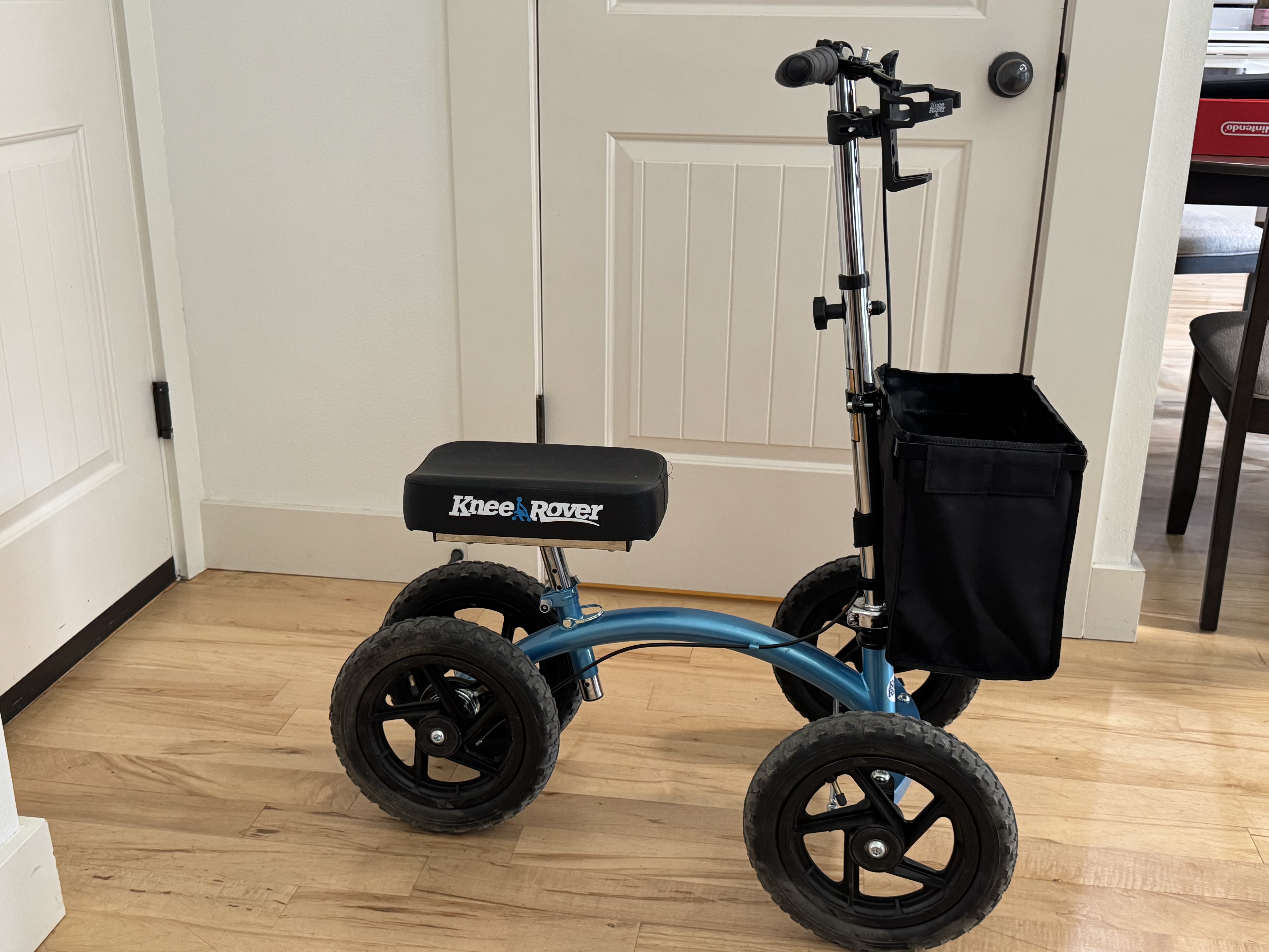 Knee scooter
