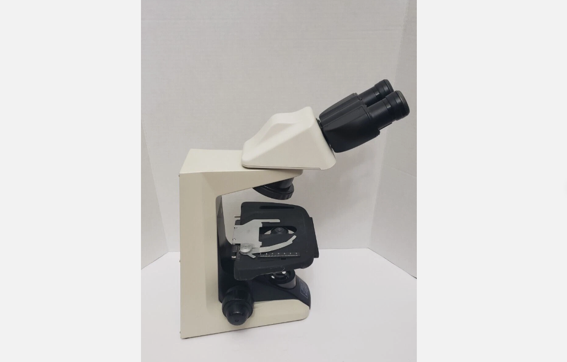 Nikon E200 Eclipse Microscope E200MV with 10x20 Lens Covers