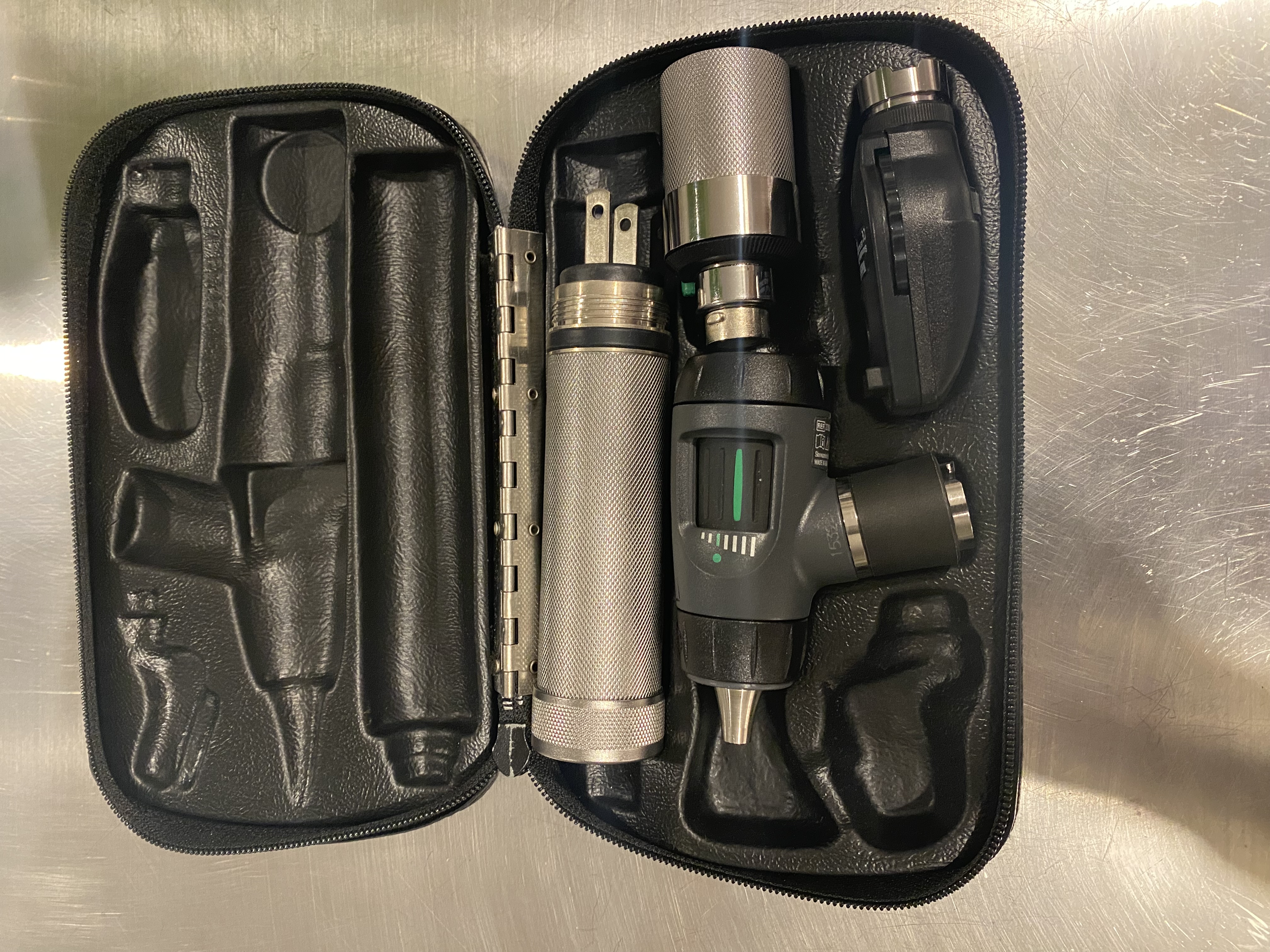 97200MCL Diagnostic Set 3.5V Coaxial Ophthalmoscope + MacroView Otoscope w/ NiCad Handle