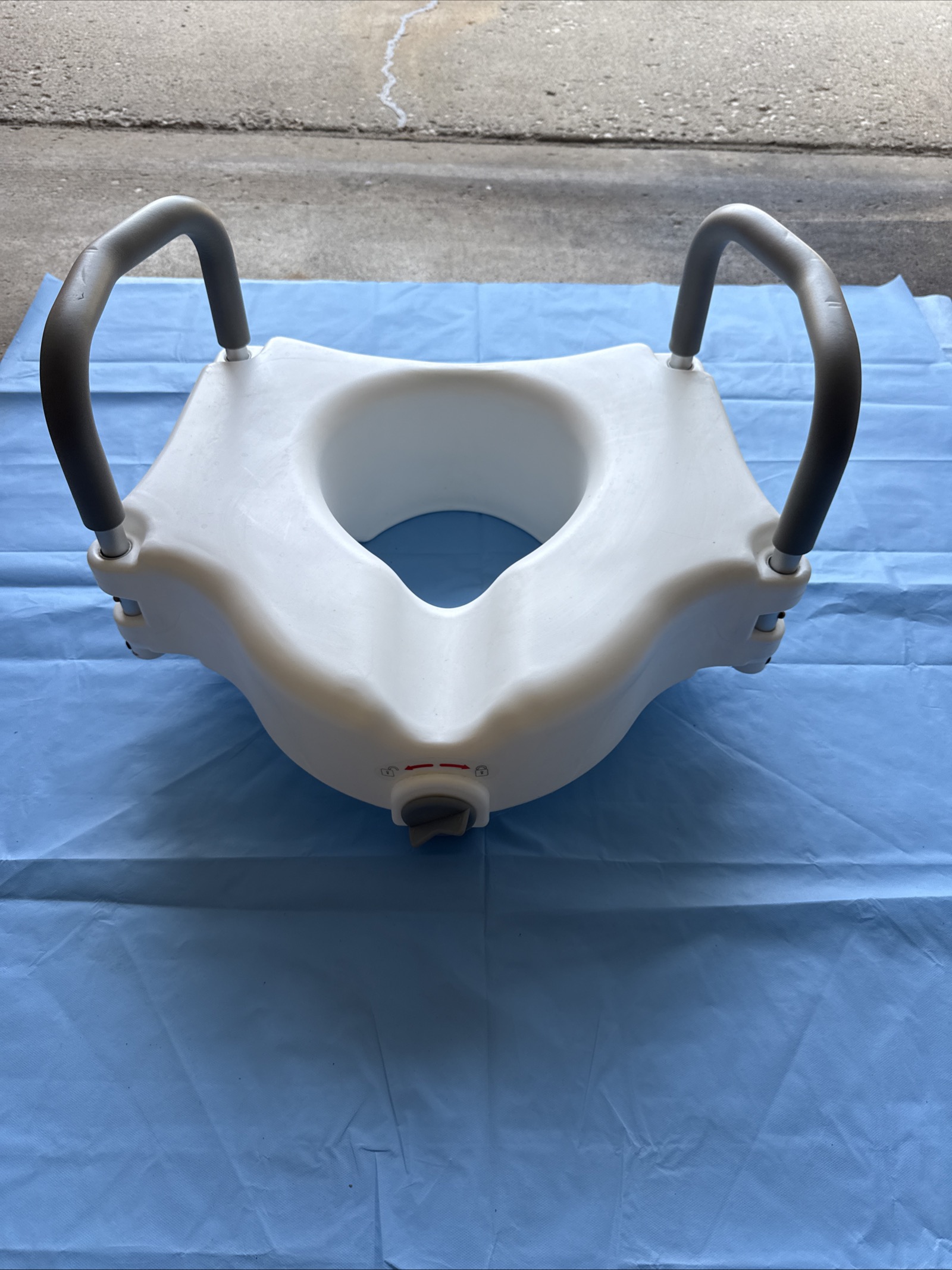 Toilet seat booster