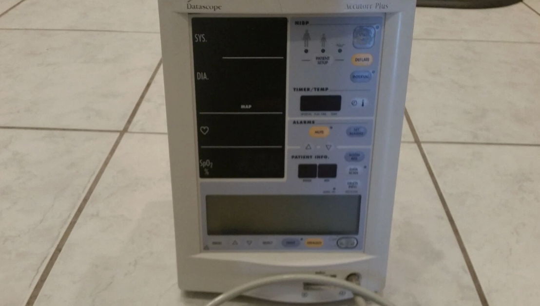 DATASCOPE ACCUTORR PLUS 0998-00-0444-J81 PATIENT MONITOR