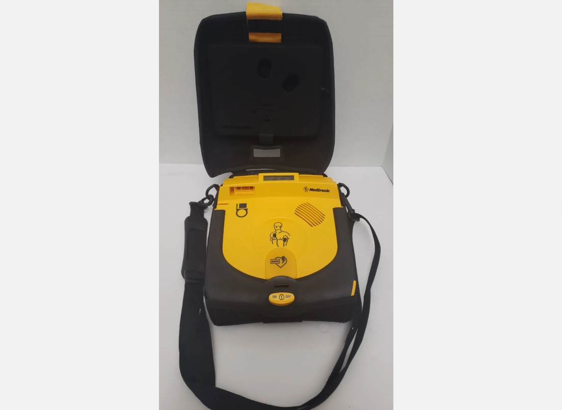 Medtronic Lifepak CR Plus with Case no Battery